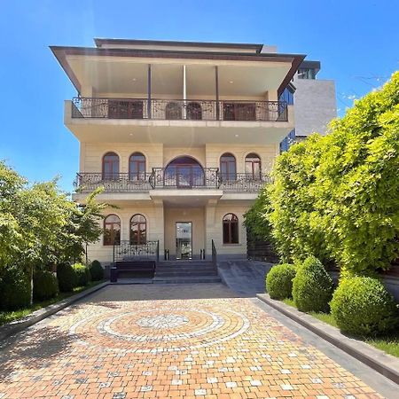 Bien hotel Jerevan Buitenkant foto