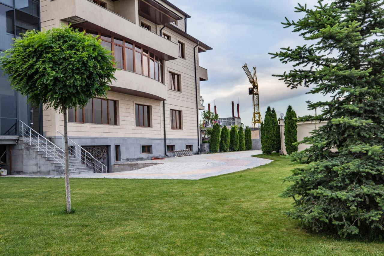Bien hotel Jerevan Buitenkant foto