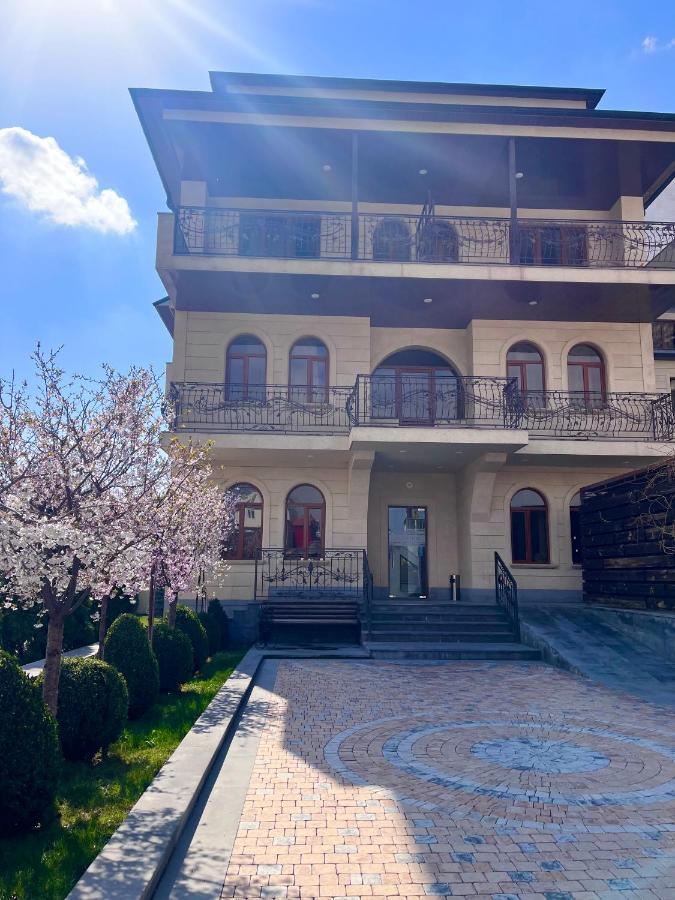 Bien hotel Jerevan Buitenkant foto