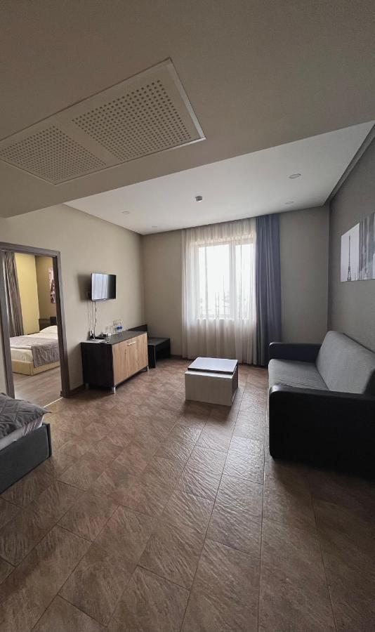 Bien hotel Jerevan Buitenkant foto