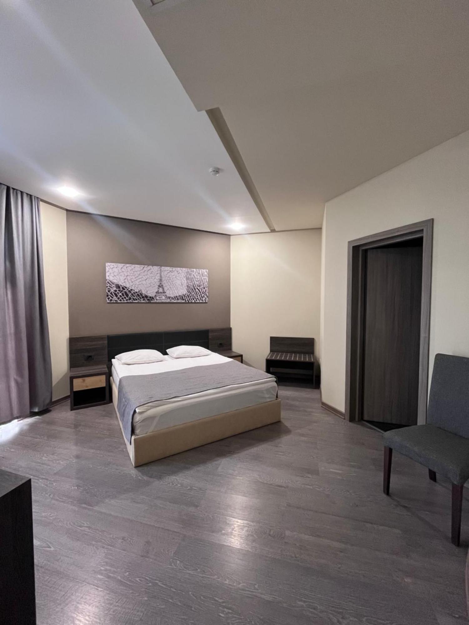 Bien hotel Jerevan Buitenkant foto