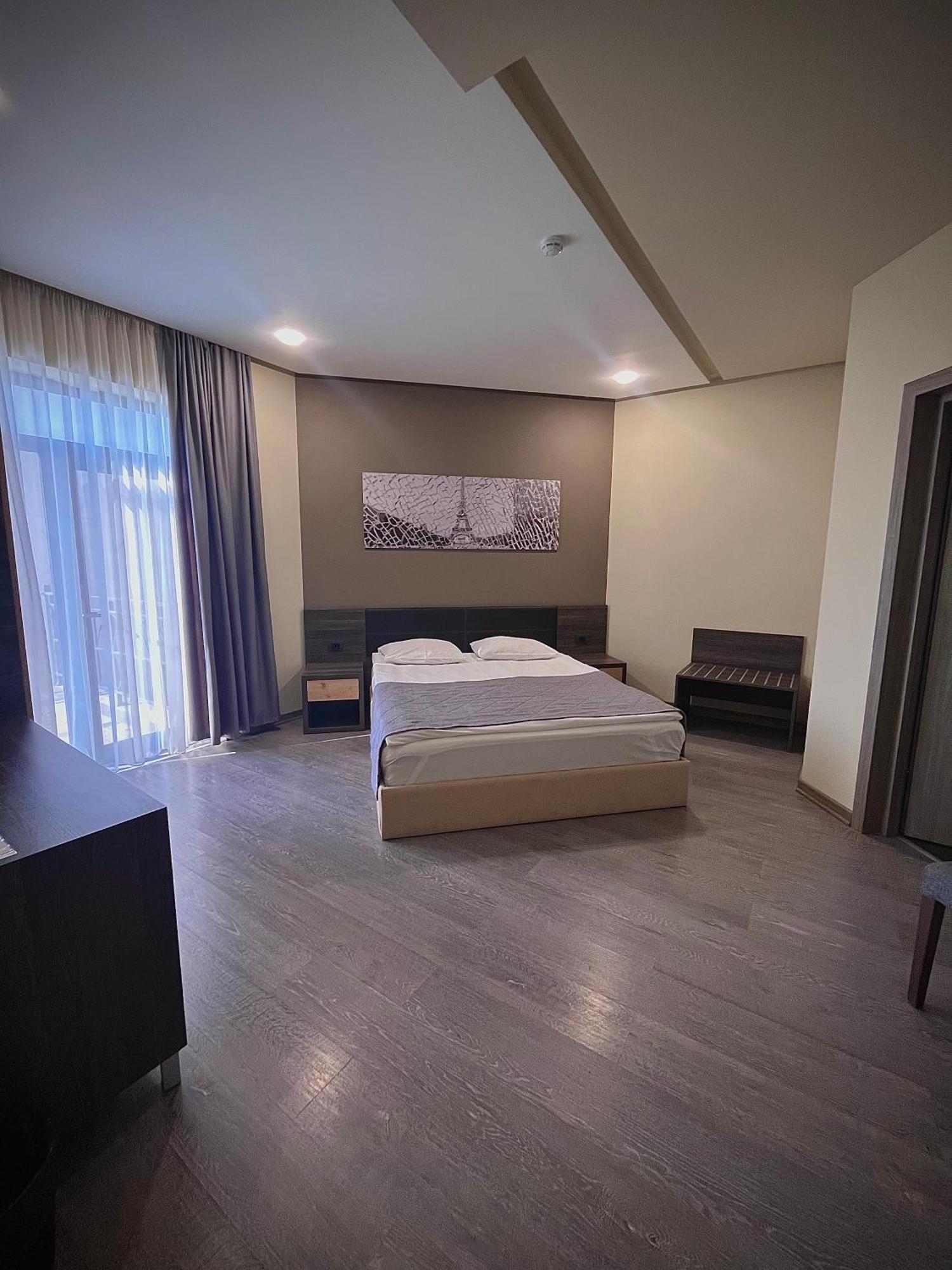 Bien hotel Jerevan Buitenkant foto