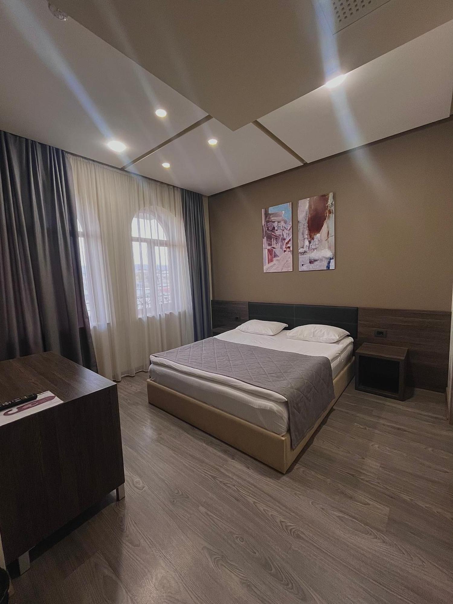 Bien hotel Jerevan Buitenkant foto