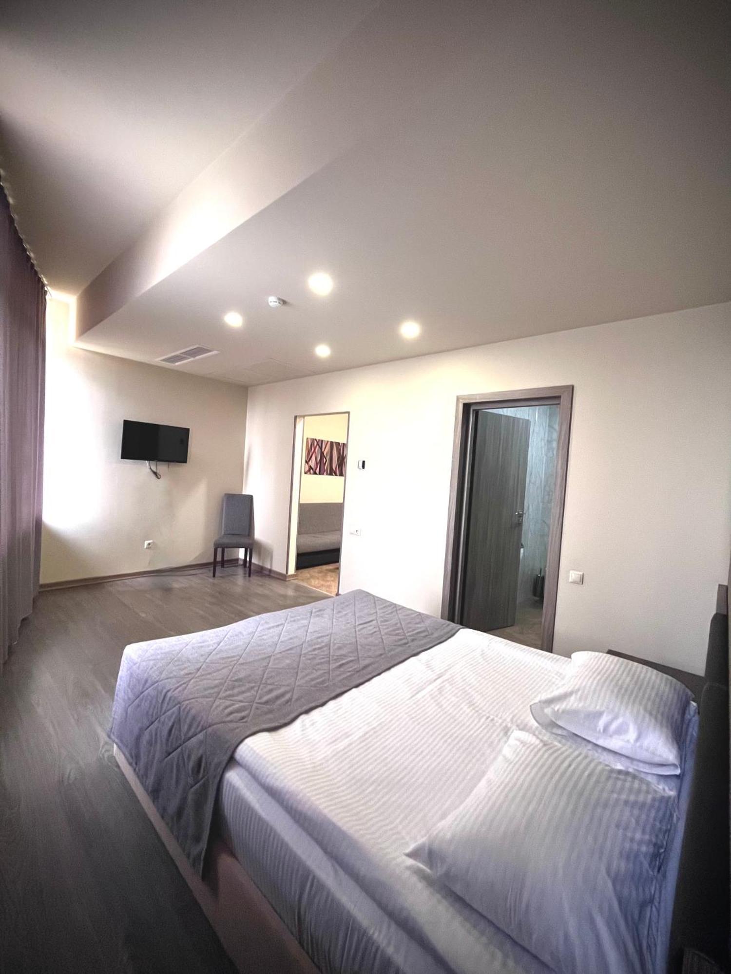 Bien hotel Jerevan Buitenkant foto