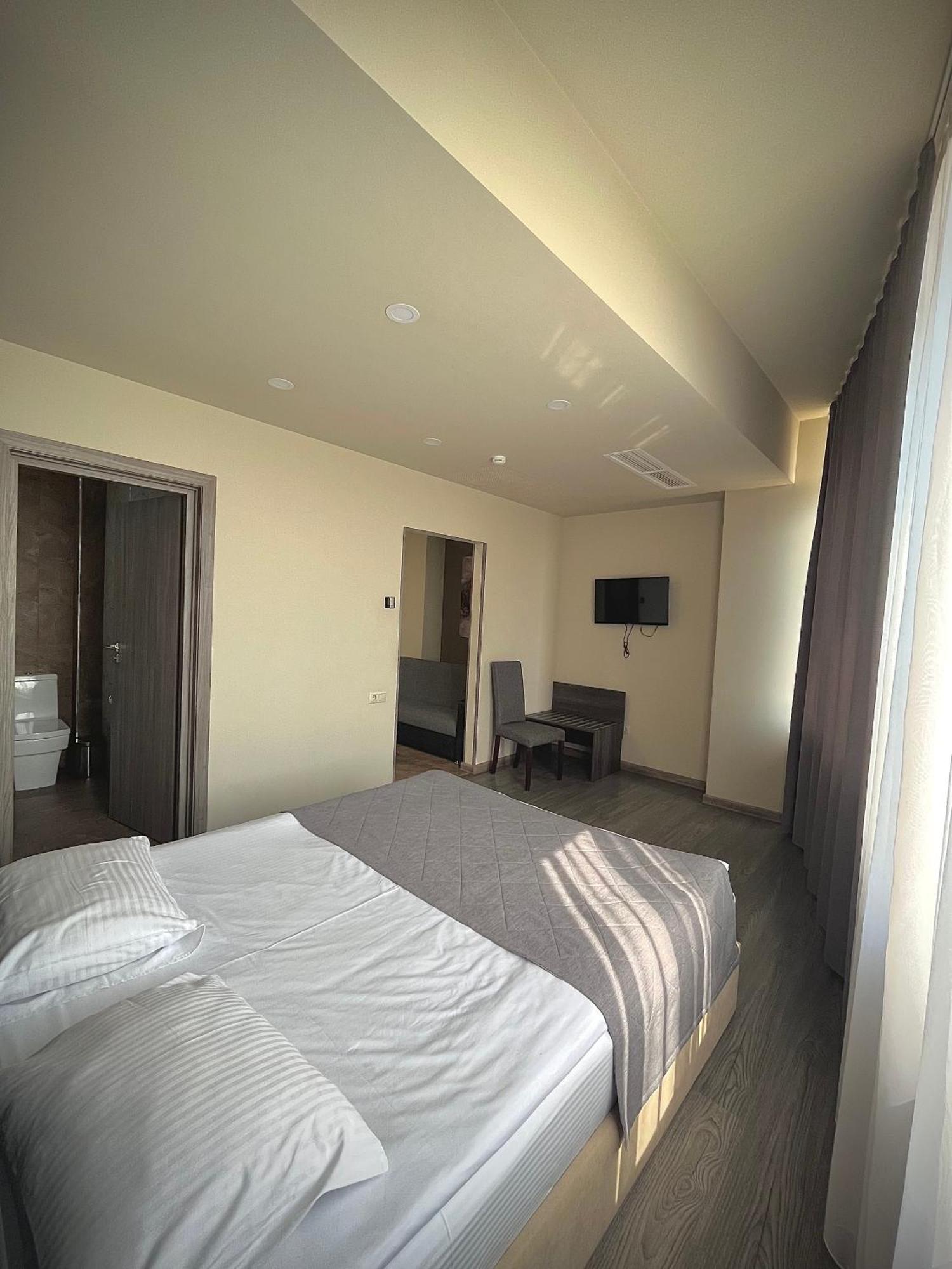 Bien hotel Jerevan Buitenkant foto