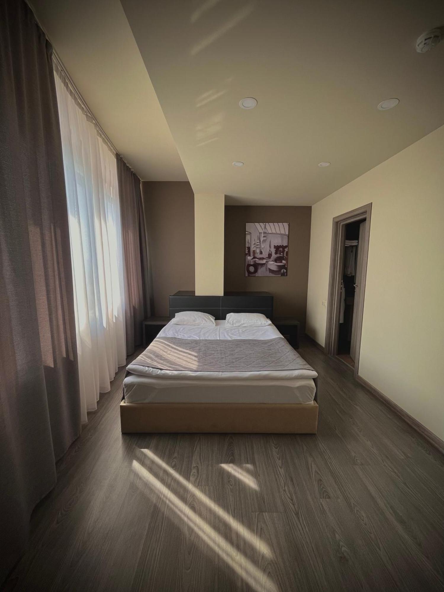 Bien hotel Jerevan Buitenkant foto