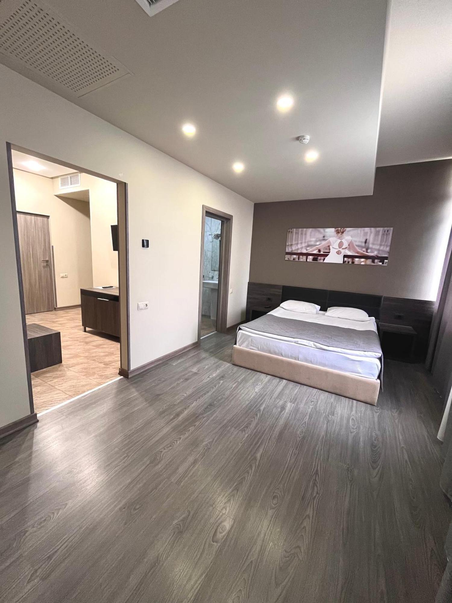 Bien hotel Jerevan Buitenkant foto