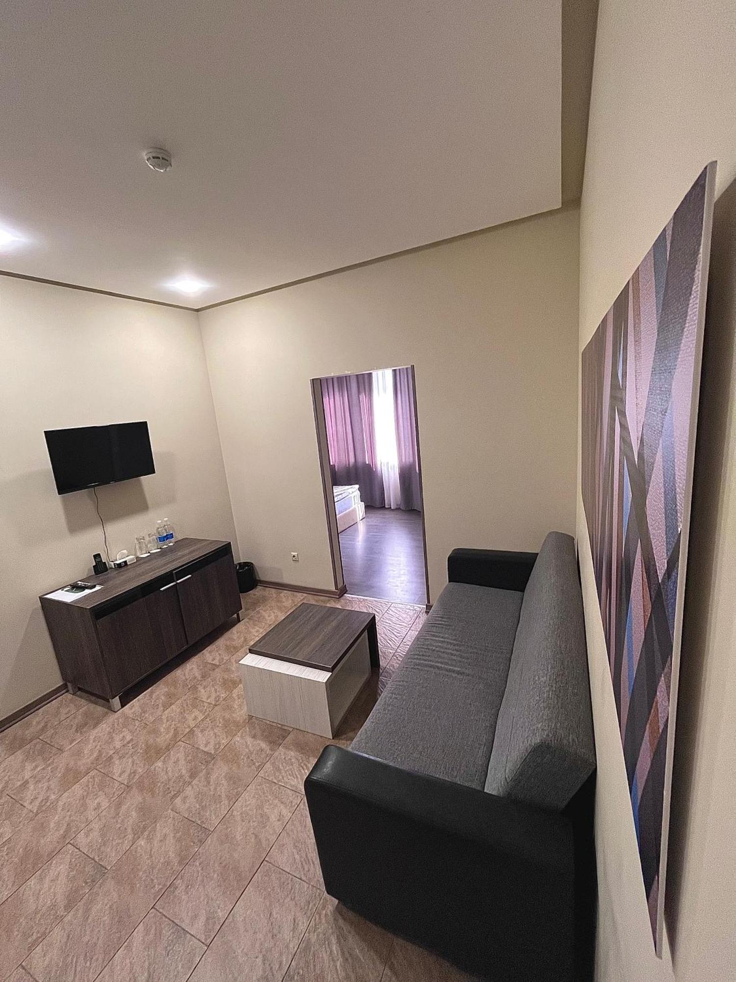Bien hotel Jerevan Buitenkant foto