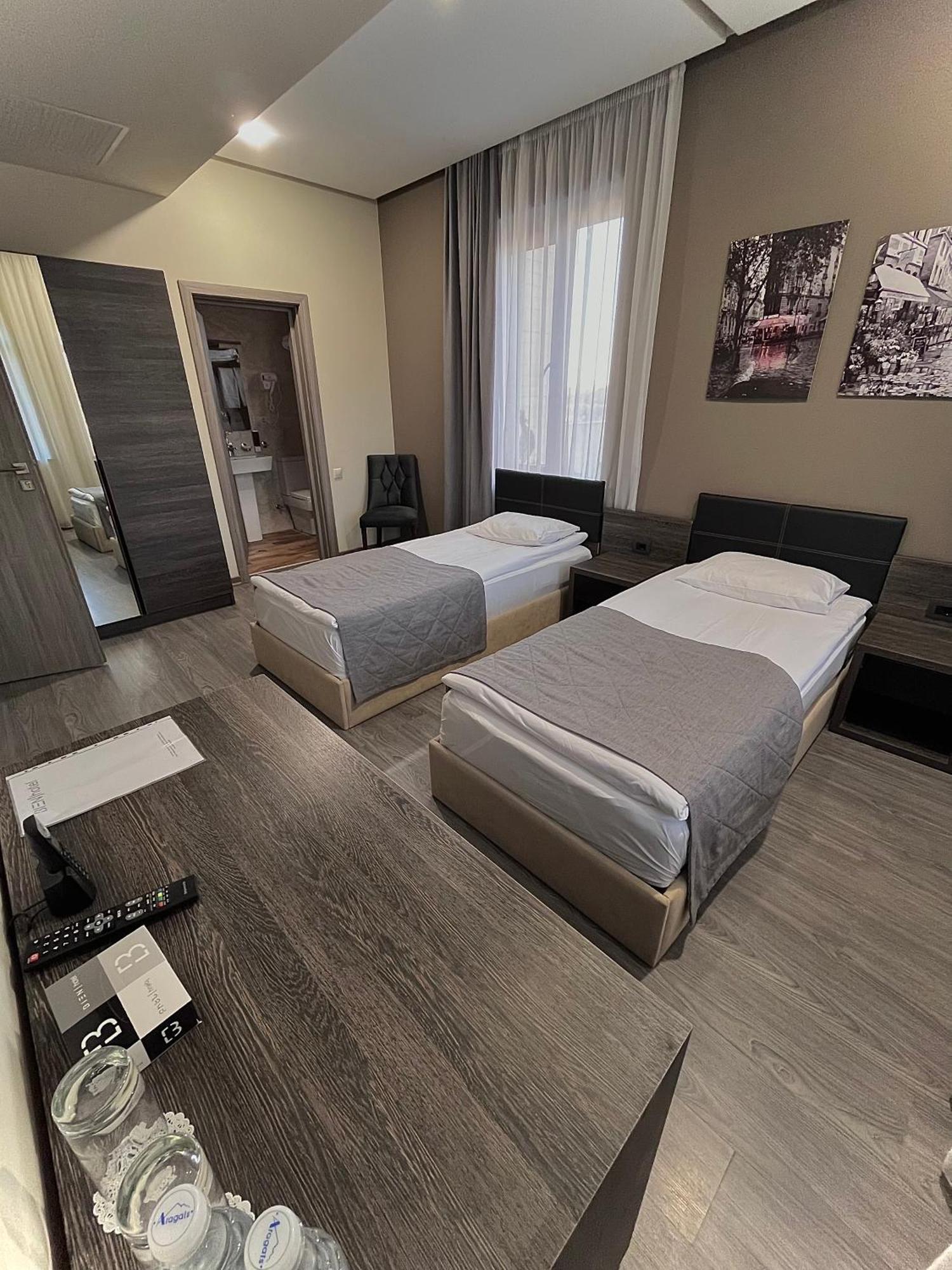 Bien hotel Jerevan Buitenkant foto