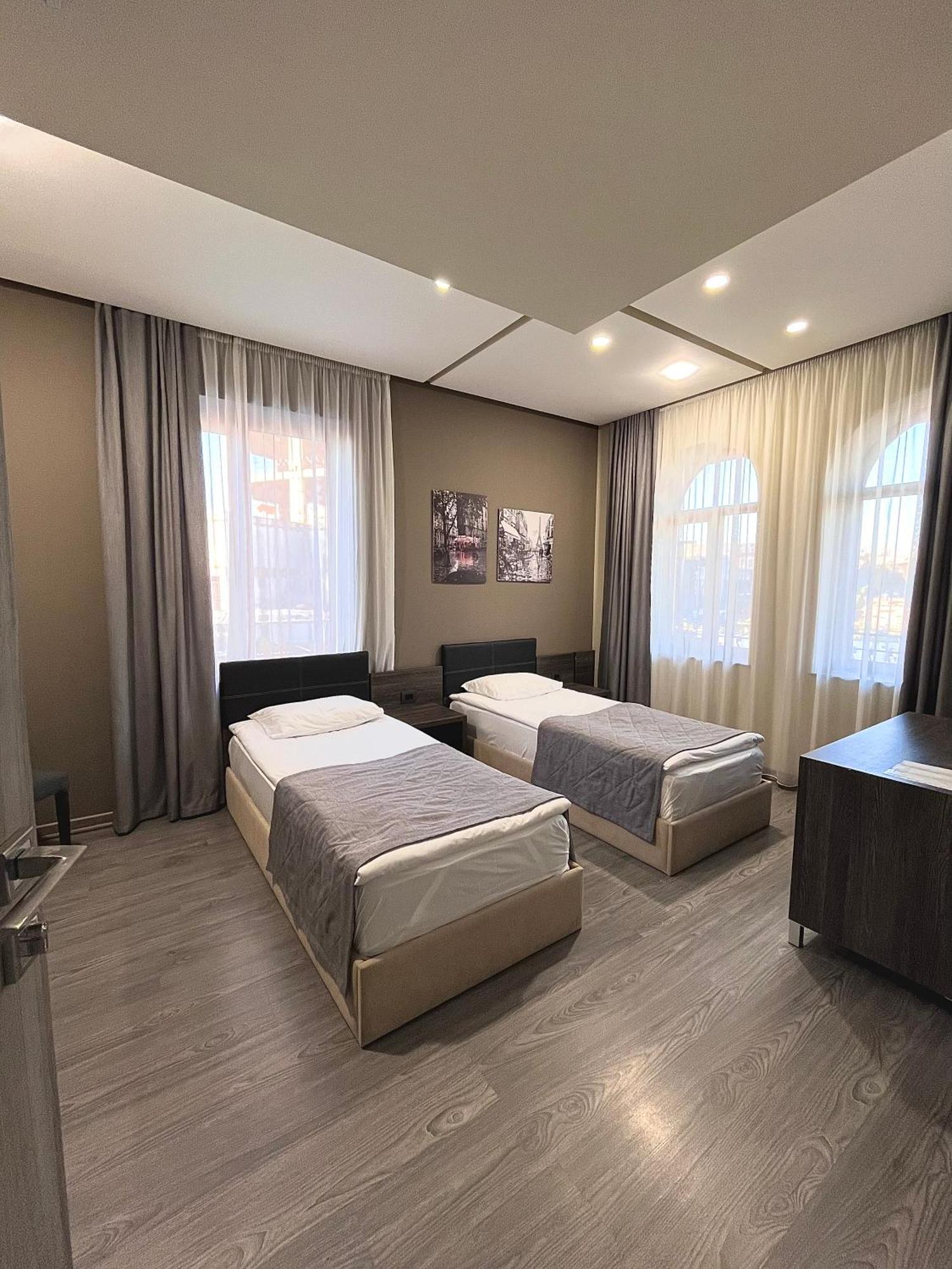 Bien hotel Jerevan Buitenkant foto