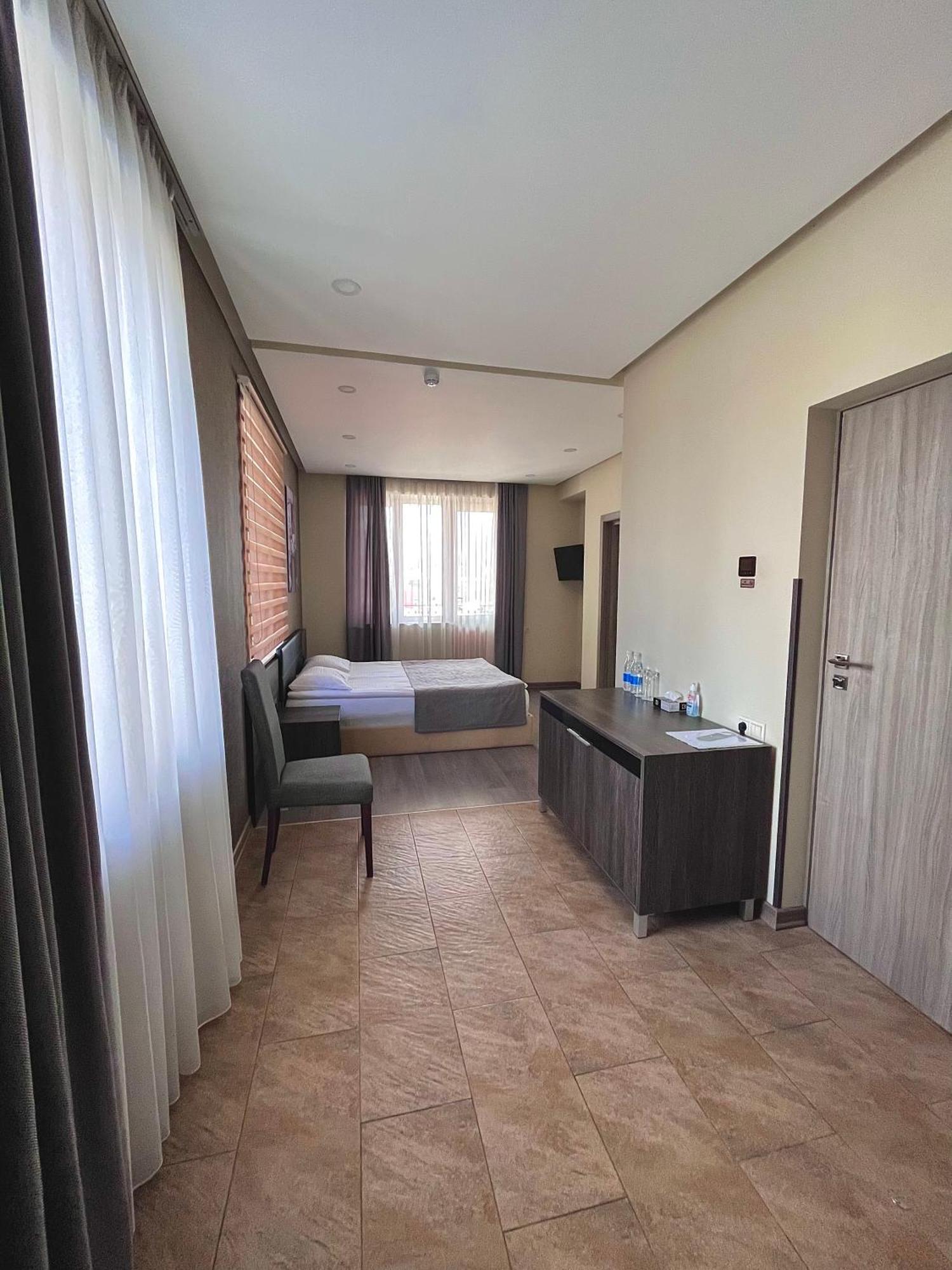 Bien hotel Jerevan Buitenkant foto