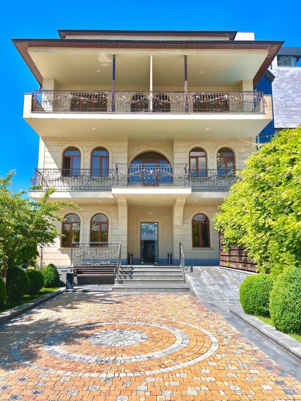 Bien hotel Jerevan Buitenkant foto