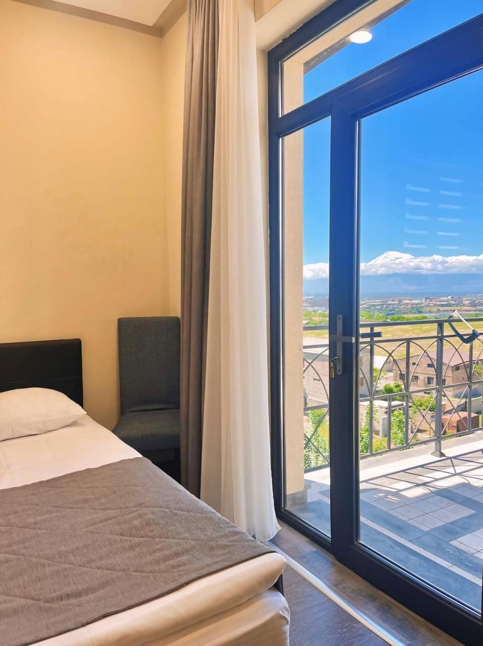 Bien hotel Jerevan Buitenkant foto